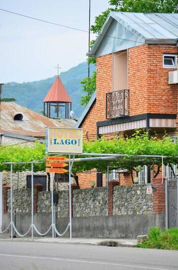 Фото Гостевой дом Family Hotel Lago &amp; Wine Cellar г. Лагодехи 2