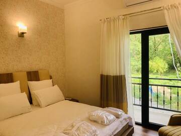 Фото номера Большой двухместный номер с 1 кроватью Отель Wald Hotel Lagodekhi Rooms г. Лагодехи 6